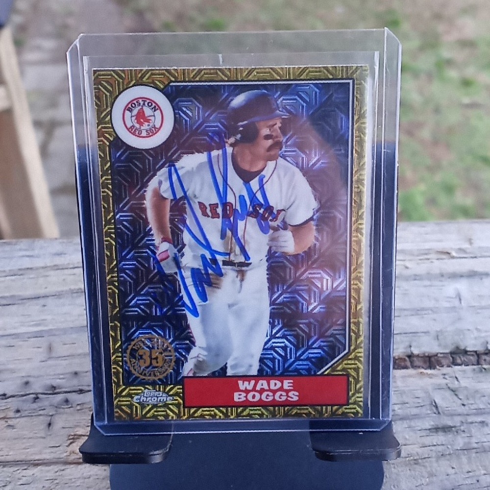 Wade boggs autographed baseball card